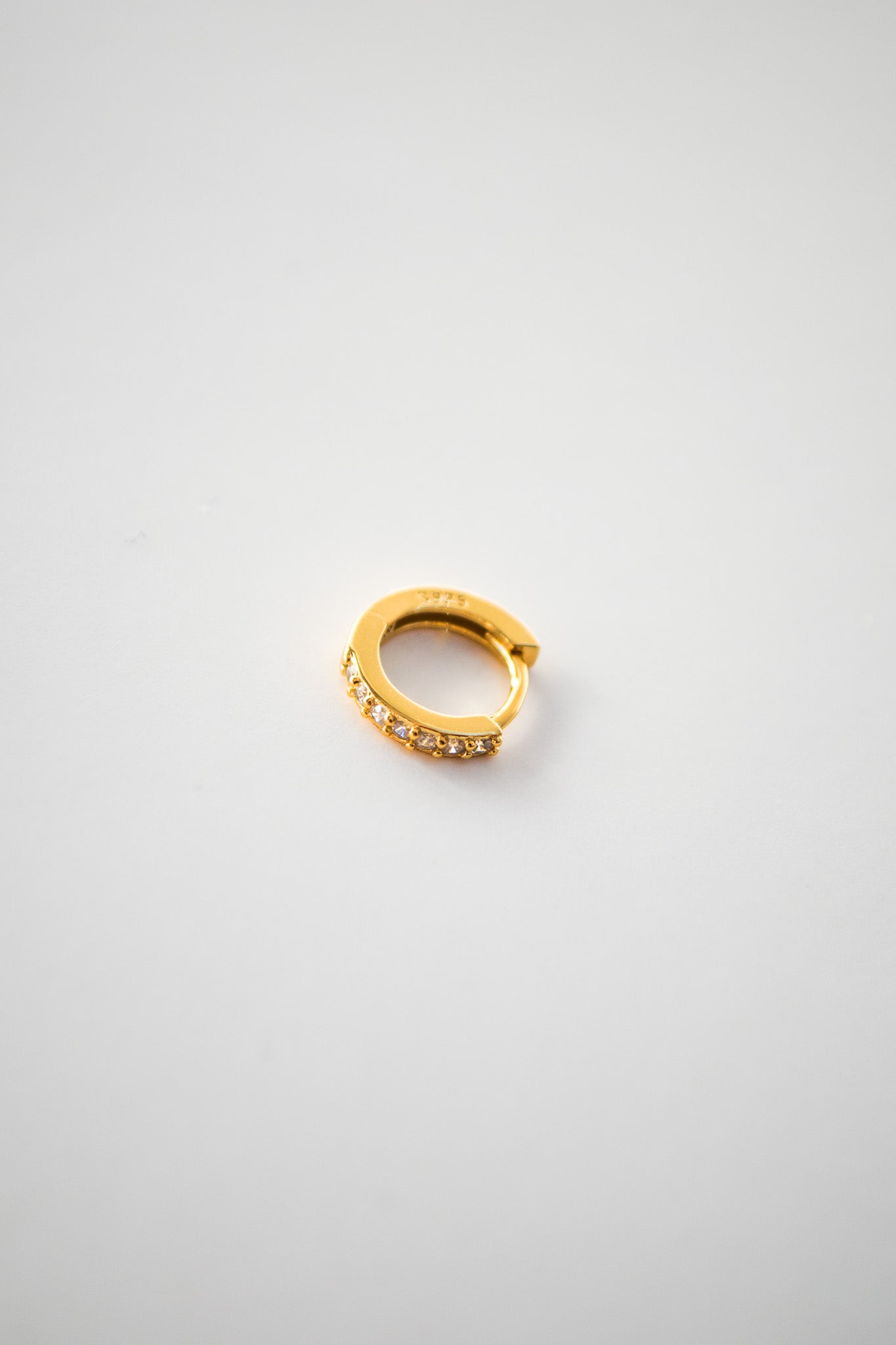 [gá.kus.] Hoop Earrings with Zirconias