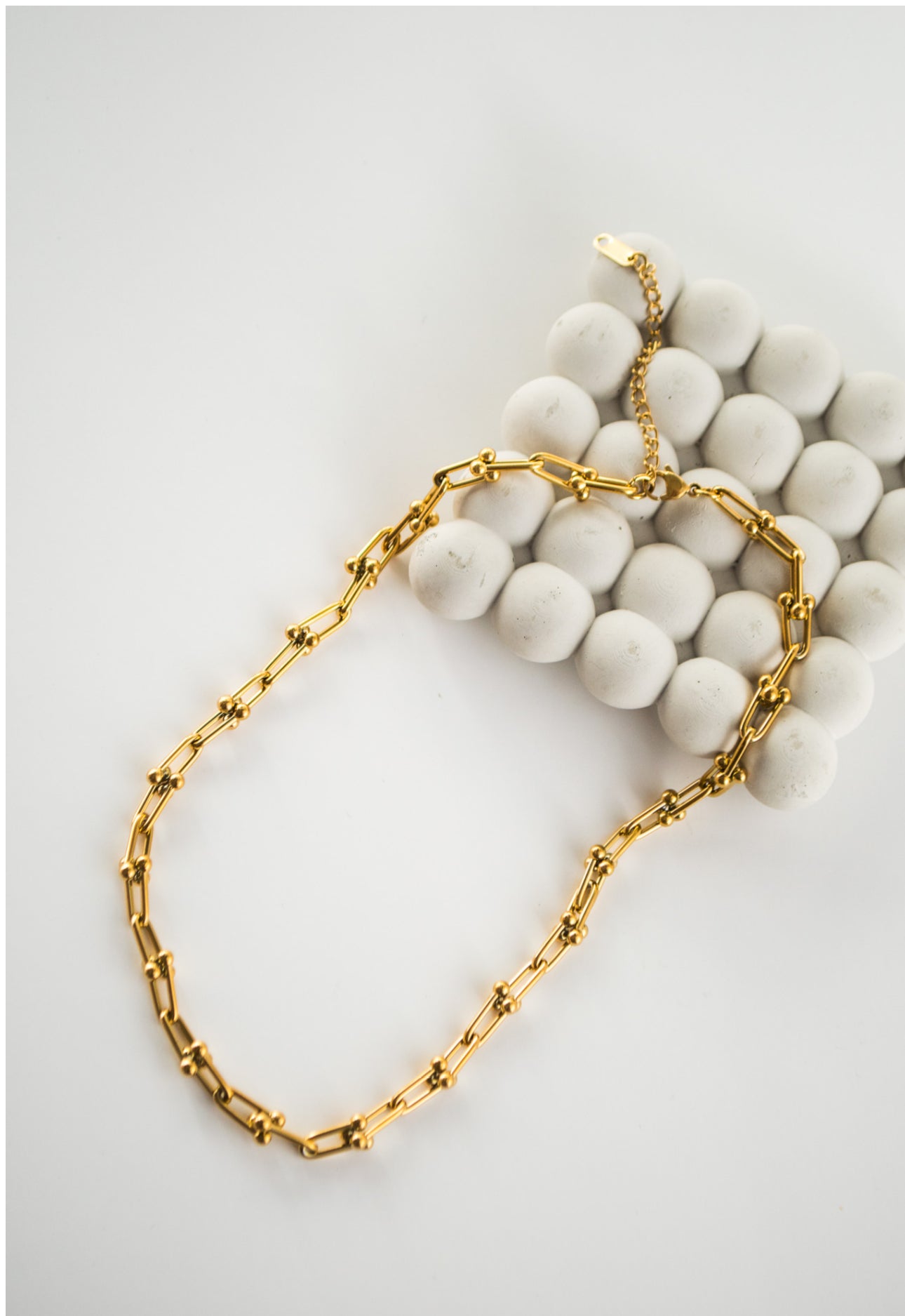 gold-colored chunky link necklace 