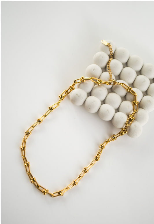 gold-colored chunky link necklace 